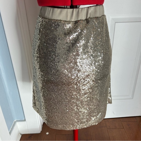 💎Joe Fresh Gold Sequinned skirt medium - Picture 2 of 4